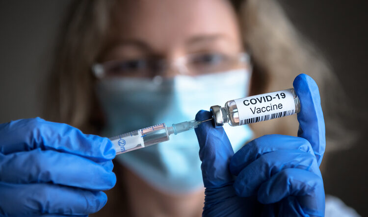 medicamentos son compatibles con la vacuna de la COVID-19