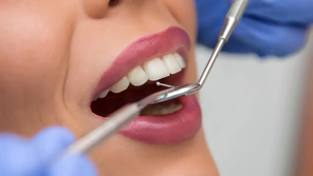 Revisión dental en Terrassa: qué es, qué incluye y cada cuánto deberías hacerte una. ¡Pide tu cita ahora y hazte la tuya!